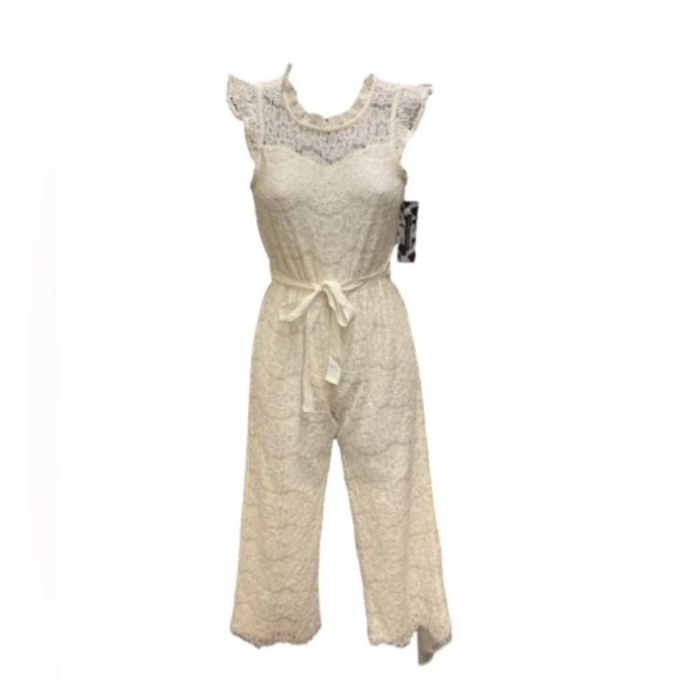 ✨VINTAGE LACE JUMPSUIT IN WHITE ✨